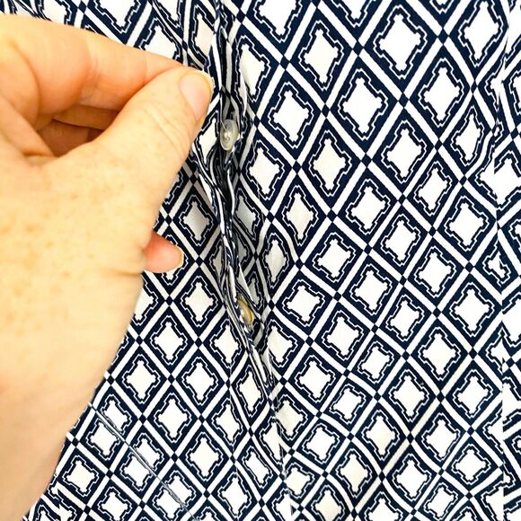 Talbots Button Down Shirt Blue White Geometric Cotton Petite 6 Wrinkle Resistant - Picture 6 of 9